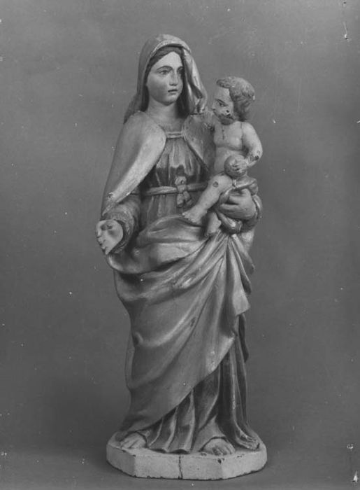 statue : Vierge à l'Enfant