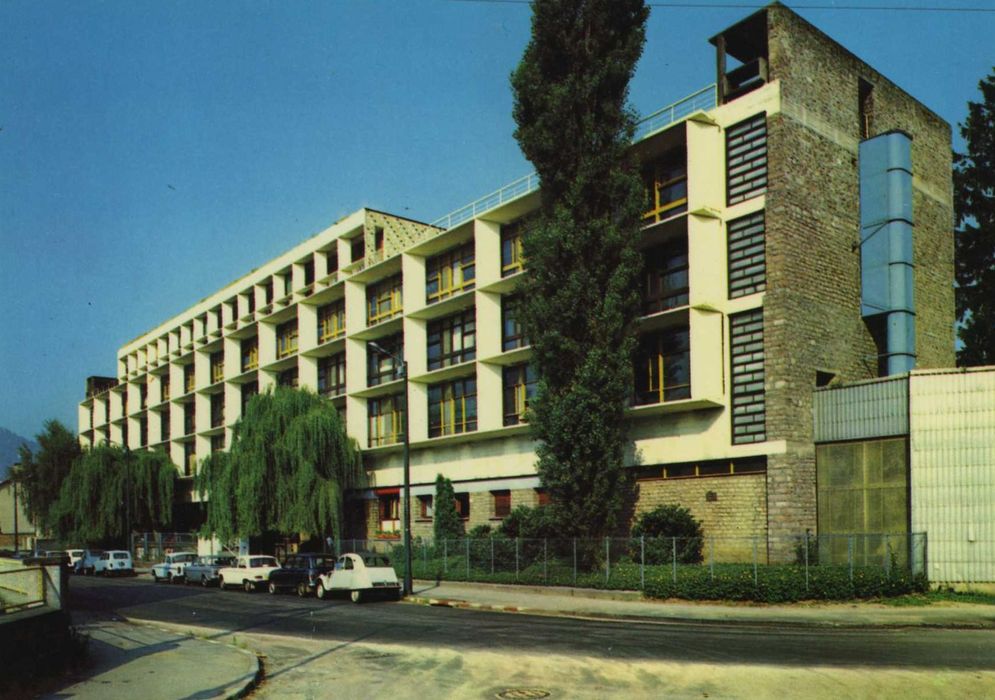 Vue générale de la façade sur rue