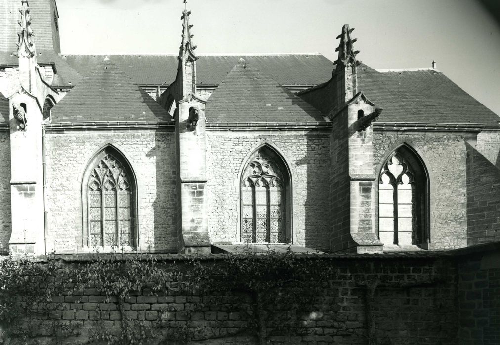 façade latérale sud, vue partielle