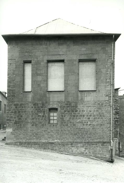 façade non localisée, vue partielle