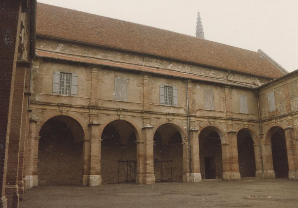 vue partielle du cloître