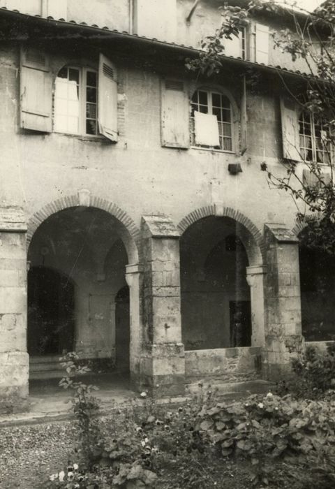 cloître, vue partielle