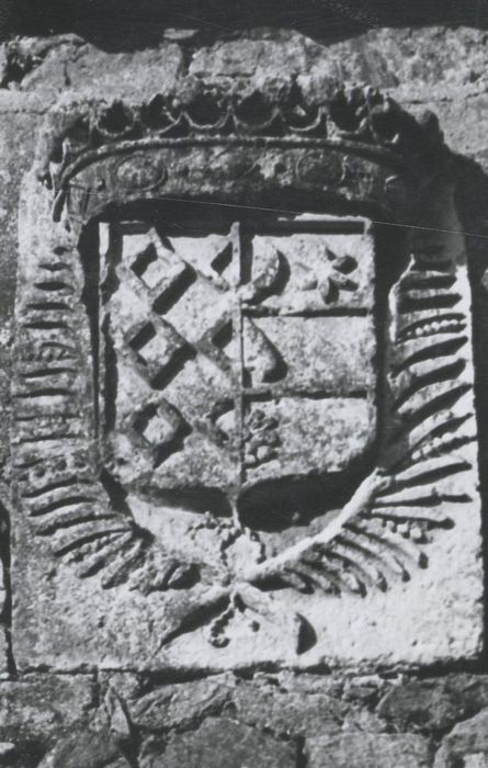 façade sud, détail d’un bas-relief blasonné aux armes des Kerguizec-Cousturet