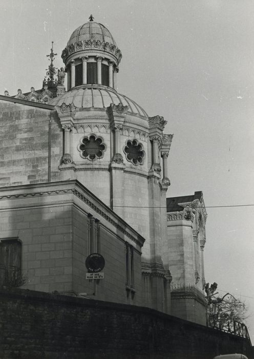 Eglise (ancienne) et basilique