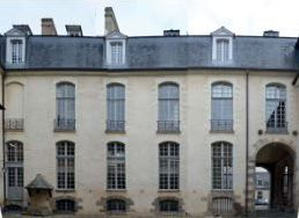 façade secondaire sur la cour de l’hôtel de Brie