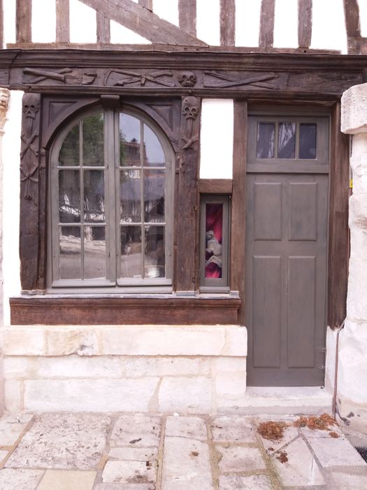 façade sur cour, vue partielle