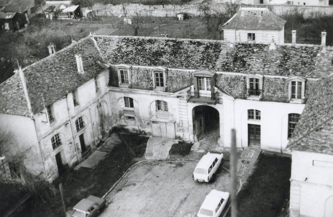 bâtiment nord, façades sud et est sur cour