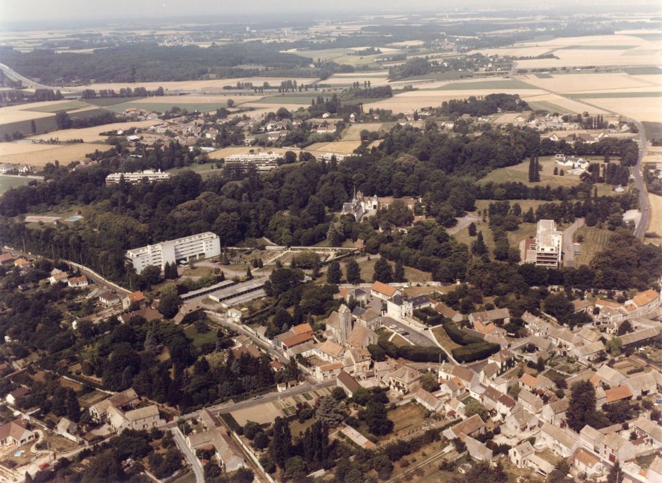 vue aérienne de l’église dans son environnement