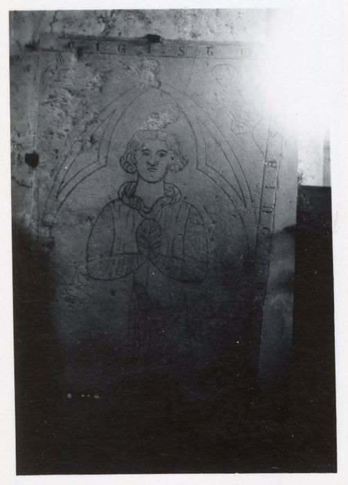 dalle funéraire à effigie gravée de Pierre d'Abbéville, vue partielle - © Ministère de la Culture (France), Médiathèque du patrimoine et de la photographie, Tous droits réservés