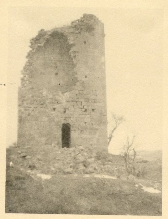 donjon, vue partielle des vestiges