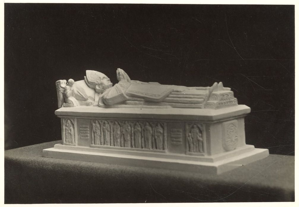 tombeau et gisant de Mgr Adolphe Duparc (maquette)