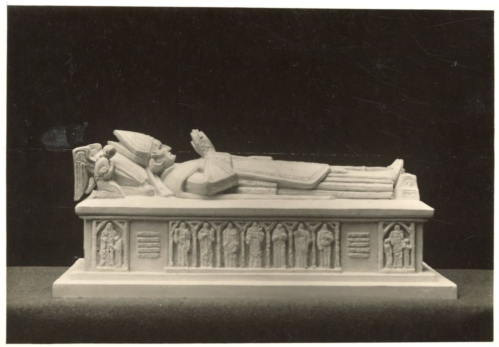 tombeau et gisant de Mgr Adolphe Duparc (maquette)