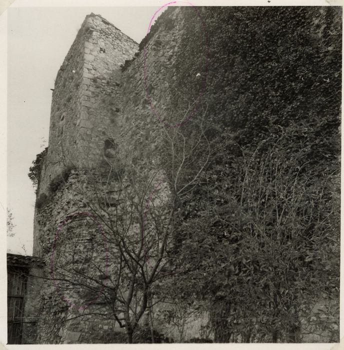 vue partielle des remparts