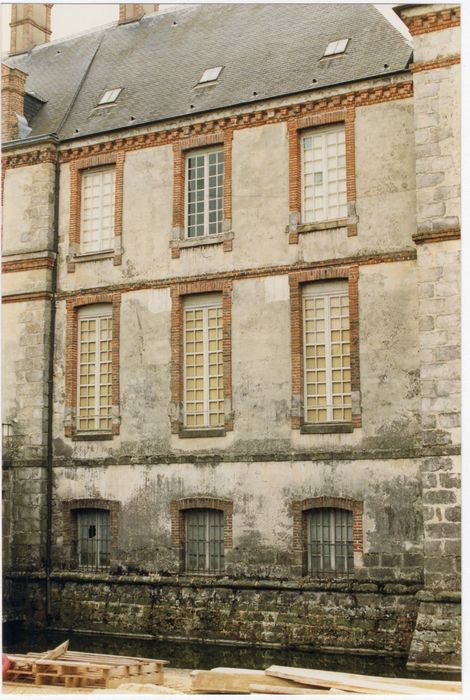 façade sud, vue partielle (partie droite)