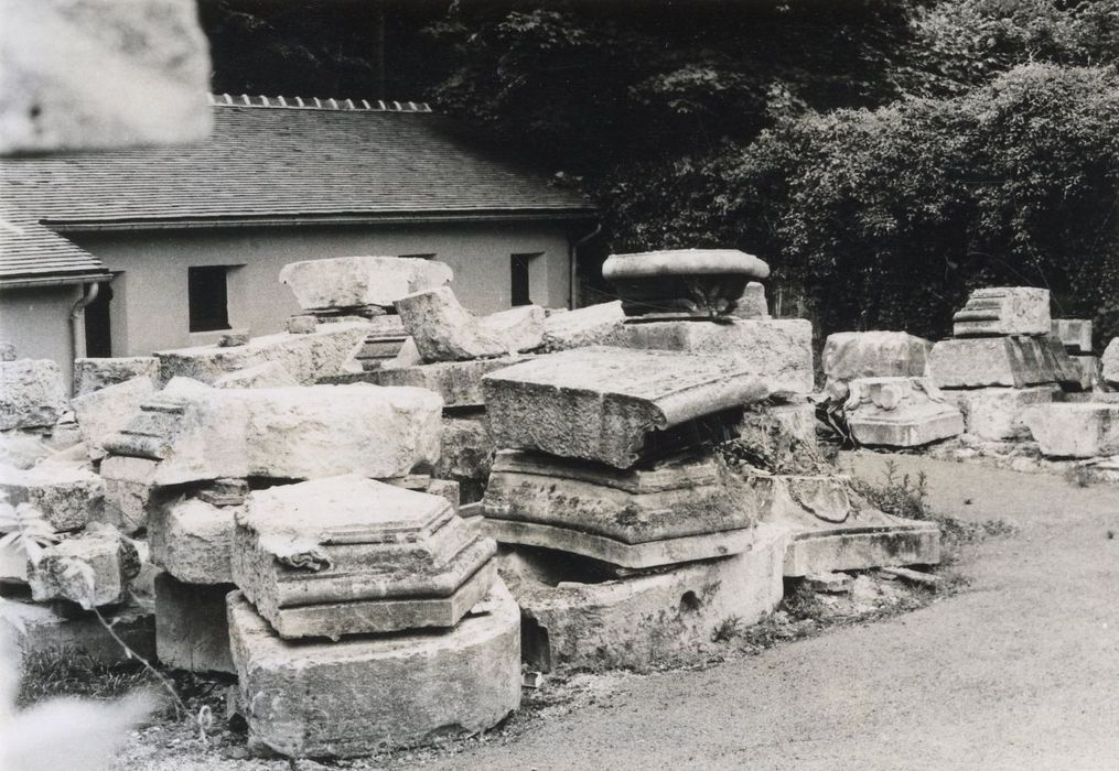 fragments lapidaire des fontaines