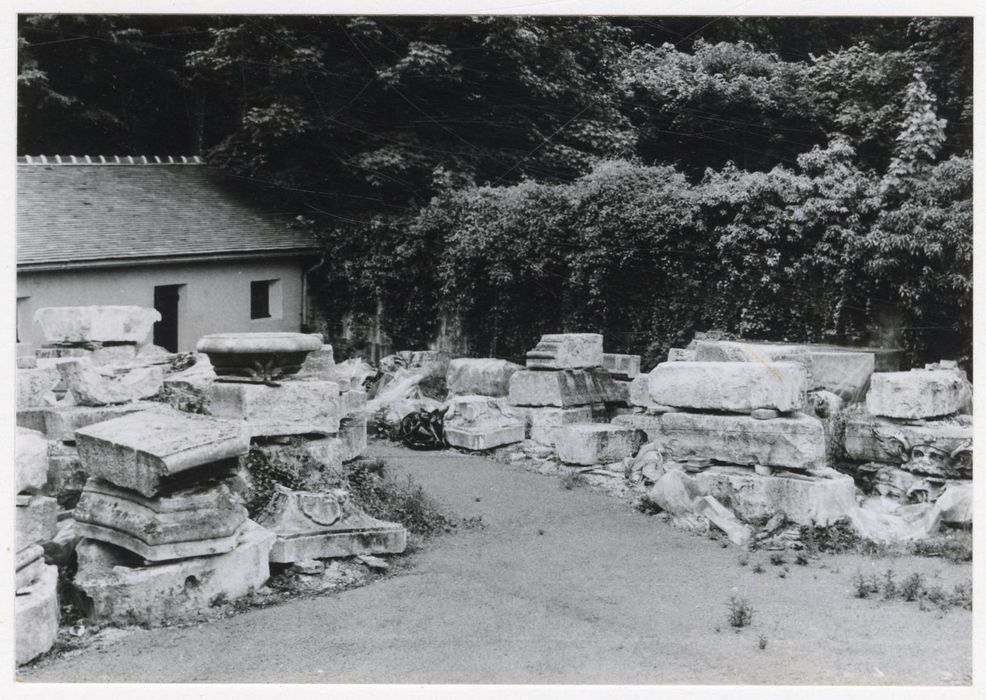 fragments lapidaire des fontaines