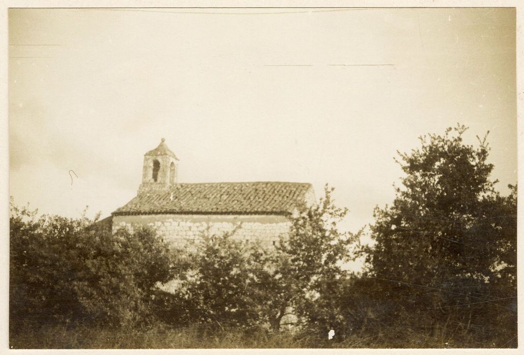 vue partielle de la chapelle dans son environnement depuis le Nord-Ouest