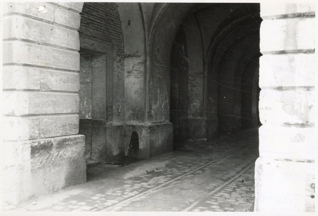 porte de France, vue partielle du passage couvert