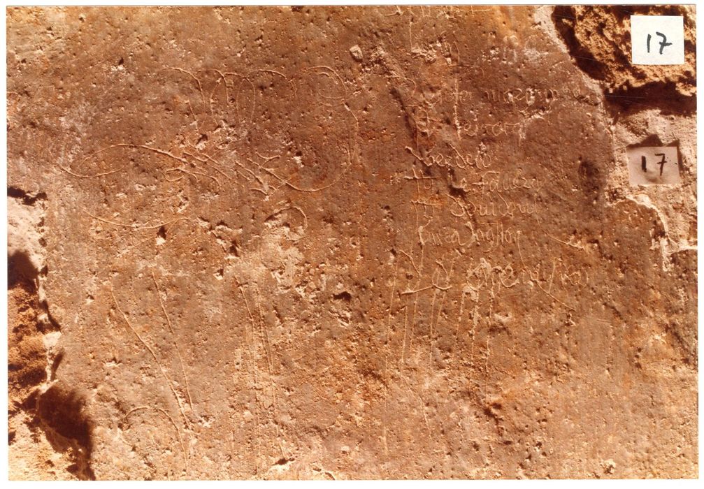 peinture monumentale, mur nord, registre supérieur (fragment), détail des garffiti