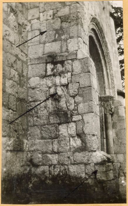 façade latérale nord, portail, détail des maçonneries