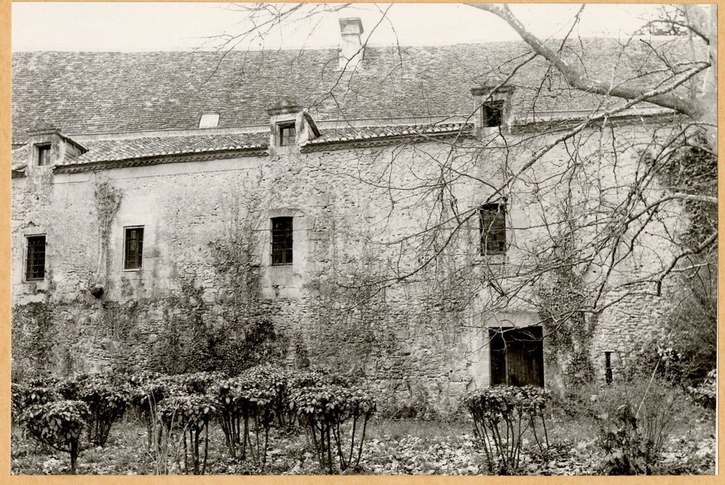 aile est, façade est, vue partielle