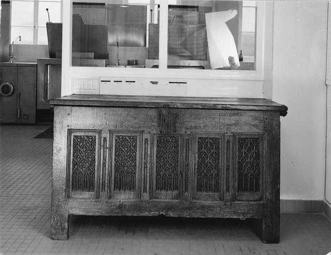 Coffre à panneaux sculptés de lancettes et de réseaux imitant l'architecture, bois taillé, sculpté - © Ministère de la Culture (France), Médiathèque du patrimoine et de la photographie (objets mobiliers), tous droits réservés