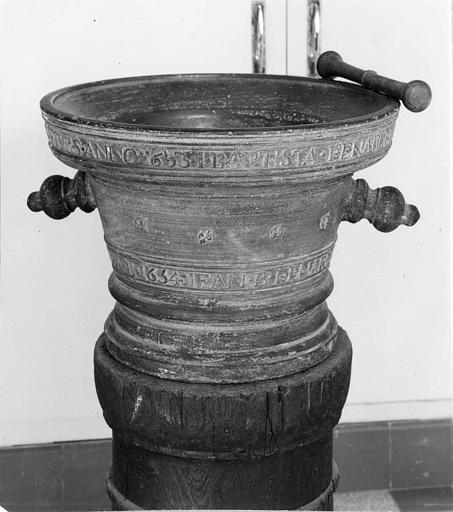 Mortier en bronze à poignées toupies, orné de deux rangs d'inscriptions - © Ministère de la Culture (France), Médiathèque du patrimoine et de la photographie (objets mobiliers), tous droits réservés