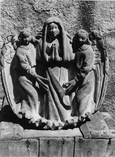 Bas-relief : 'L'Assomption', classé comme une clé de voûte, pierre sculptée - © Ministère de la Culture (France), Médiathèque du patrimoine et de la photographie (objets mobiliers), tous droits réservés