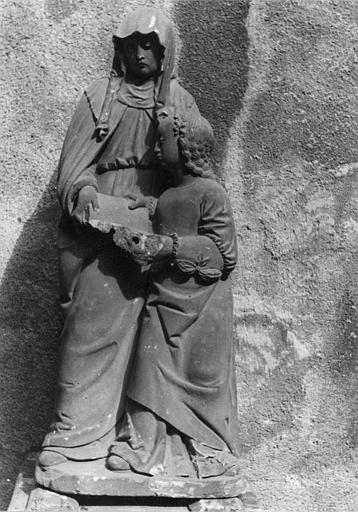 Groupe sculpté : 'L'Education de la Vierge', sculpture mutilée, pierre sculptée - © Ministère de la Culture (France), Médiathèque du patrimoine et de la photographie (objets mobiliers), tous droits réservés