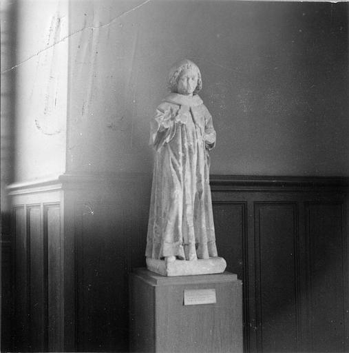 Statue : 'Saint Pantaléon', mutilée, pierre sculptée - © Ministère de la Culture (France), Médiathèque du patrimoine et de la photographie (objets mobiliers), tous droits réservés