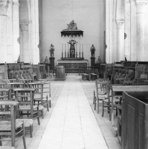 Vue générale du choeur depuis la nef