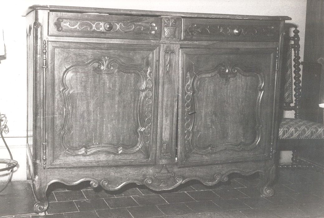 Buffet bas à deux portes et deux tiroirs - © Ministère de la Culture (France), Médiathèque du patrimoine et de la photographie, diffusion RMN-GP