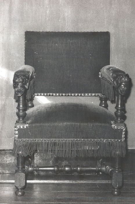 Fauteuil Louis XIV, montant tourné en chêne - © Ministère de la Culture (France), Médiathèque du patrimoine et de la photographie, diffusion RMN-GP