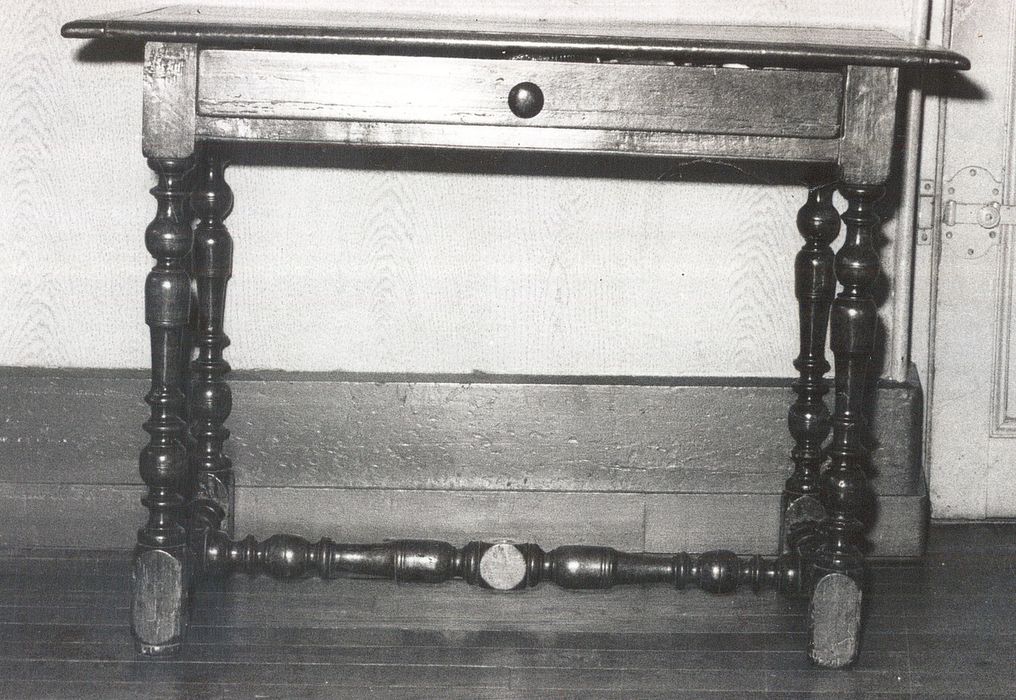 Table Louis XIV, pied et traverse tournés en chêne - © Ministère de la Culture (France), Médiathèque du patrimoine et de la photographie, diffusion RMN-GP