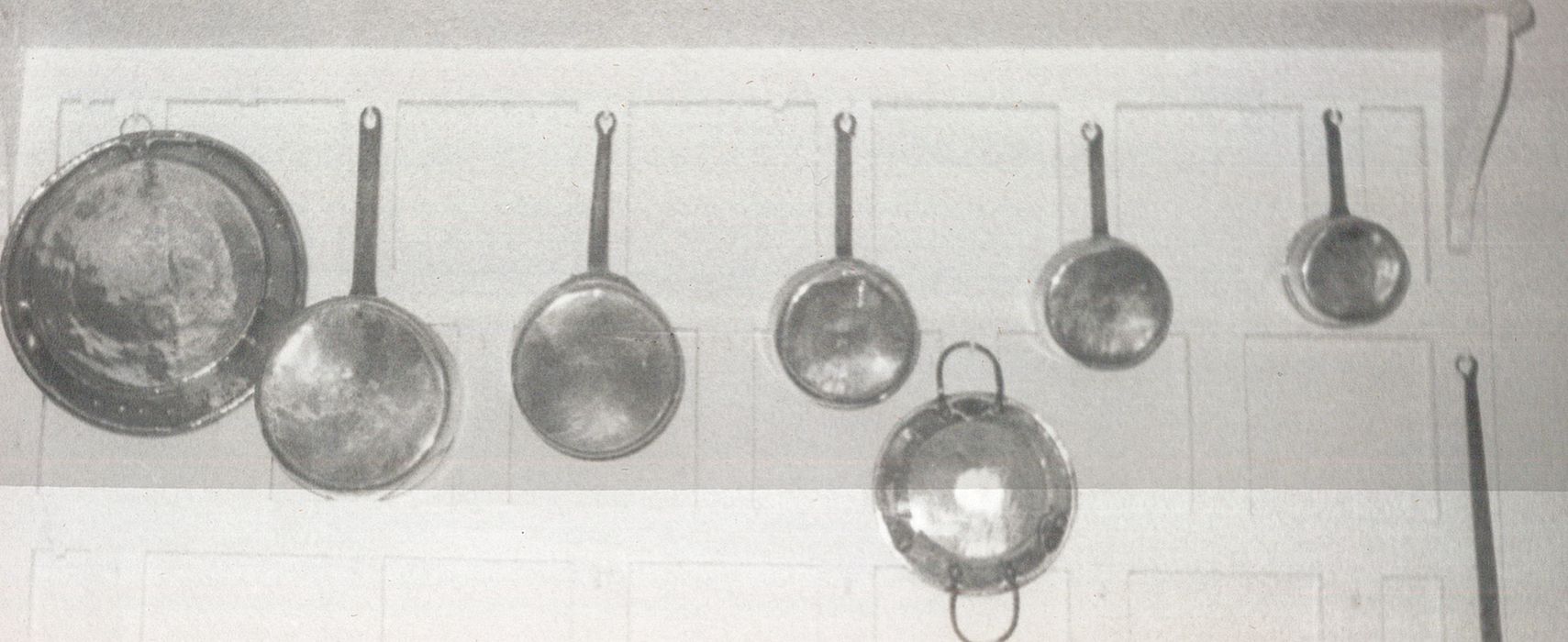 Batterie de cuisine comprenant 16 pièces : 5 casseroles, 6 bassines à confitures, 2 poêlons à longue queue, 3 plats - © Ministère de la Culture (France), Médiathèque du patrimoine et de la photographie, diffusion RMN-GP