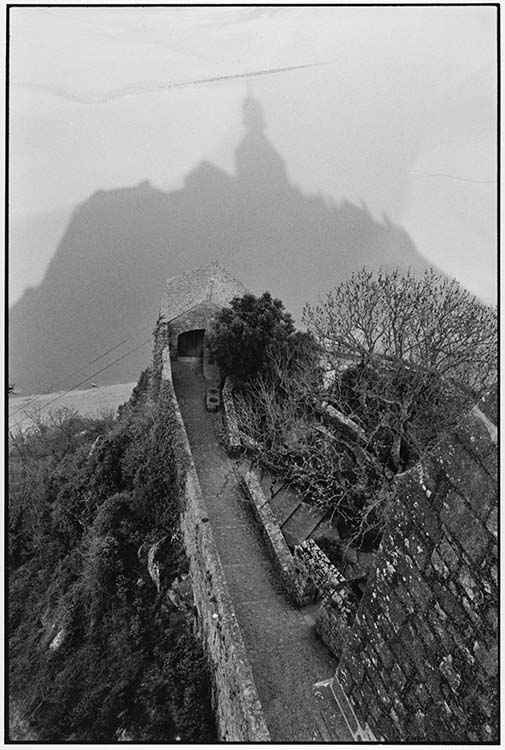 Les jardins de l'abbaye ; Ombre du Mont sur les lises, Le Mont-Saint-Michel (Manche), 2002