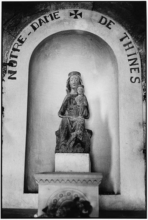 Vierge du 14e siècle, volée en 1973, Notre-Dame de Thines, Malarce-sur-la-Thines (Ardèche), 1965 ; [Vierge à l'Enfant]