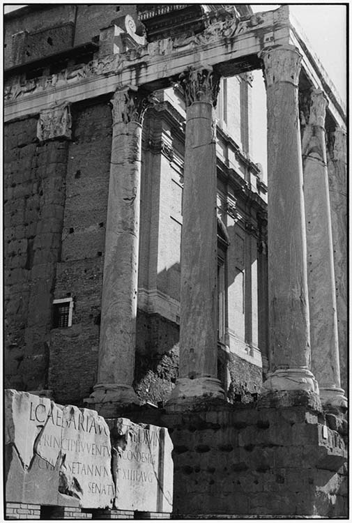 Forum romain : inscription aux petits-fils d'Auguste, Rome (Italie), 1999