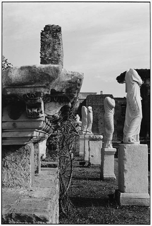 Forum romain : atrium des Vestales, Rome (Italie), 2002 ; [Atrium vestae]