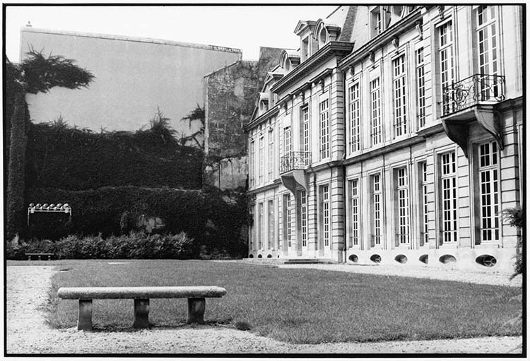 Hôtel d'Aumont, rue des Nonnains-d'Hyères, Paris, 1988