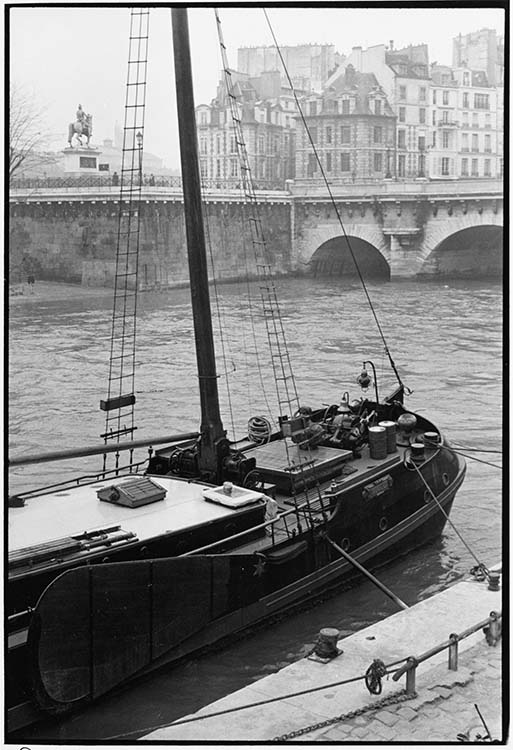 Henri IV au Pont-Neuf, Paris, 1988 ; [Statue équestre et péniche]