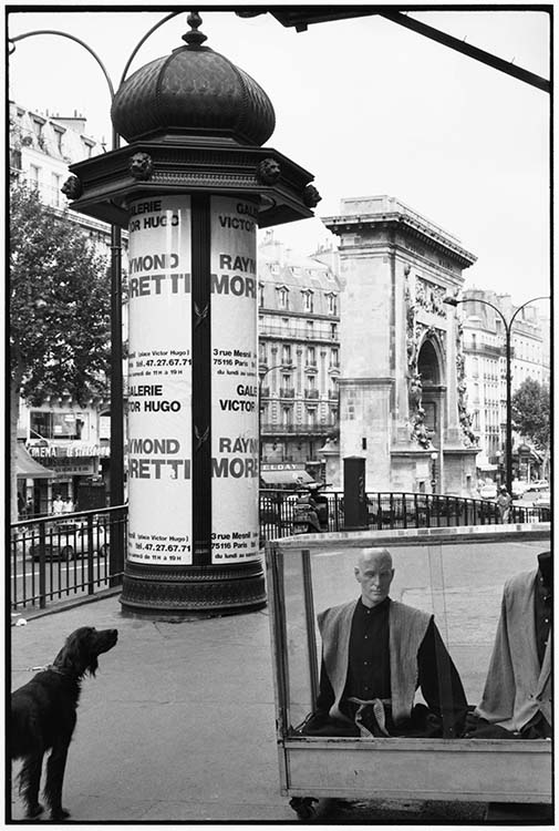 Porte Saint-Denis, boulevard de Bonne-Nouvelle, Paris, 1988 ; [Colonne Morris]