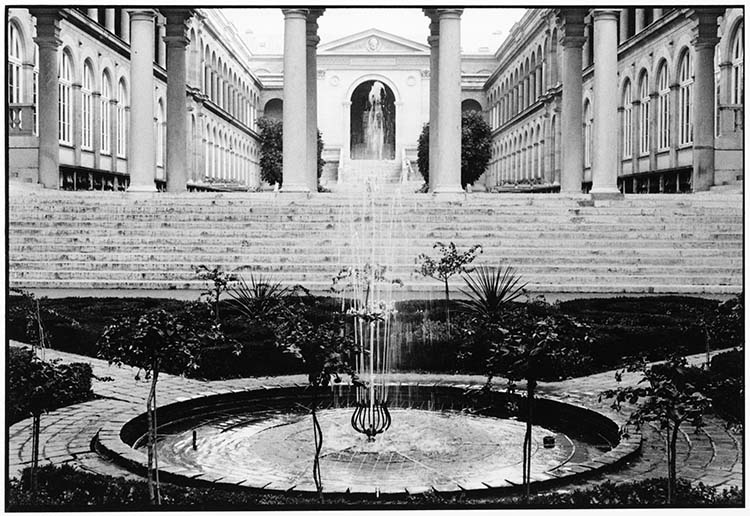 L'Hôtel-Dieu, Paris, 1989