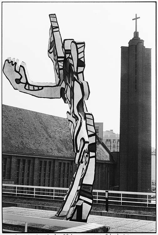 'L'Accueillant' de Jean Dubuffet à l'hôpital Robert-Debré et l'église de Marie-Médiatrice, Paris, 1993