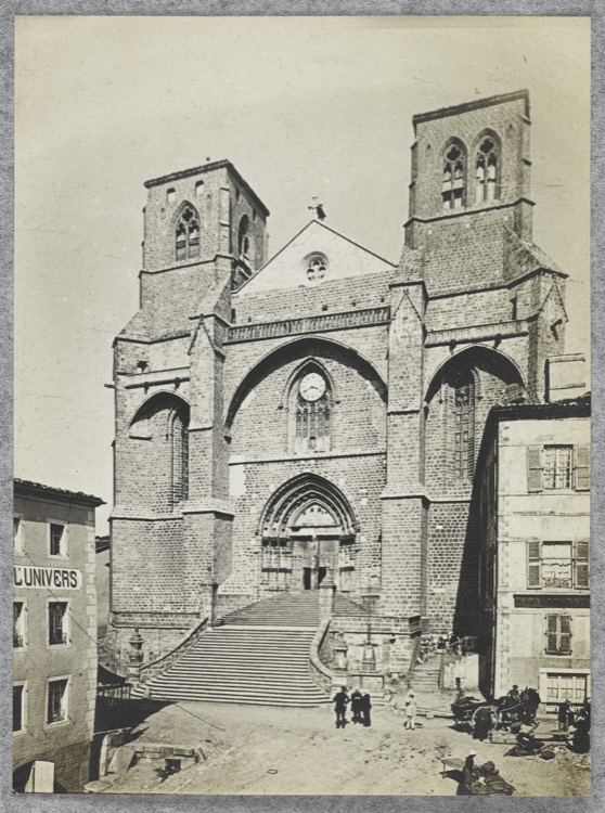 Église abbatiale Saint-Robert : façade ouest