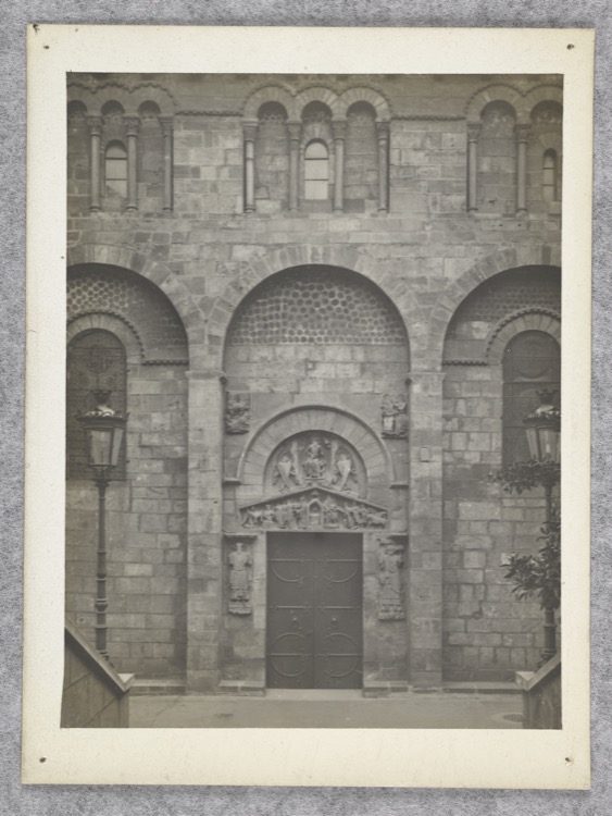 Façade ouest : portail