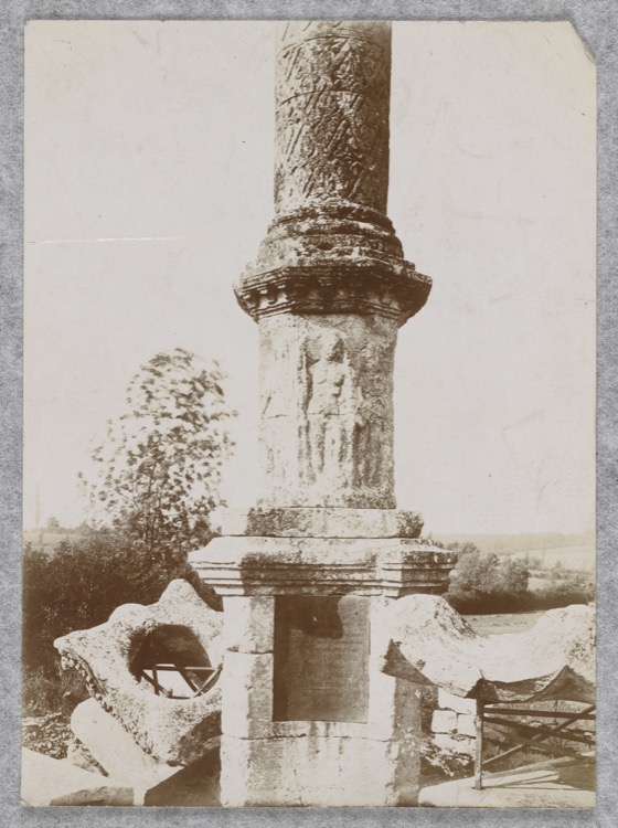 Colonne romaine : détail de la base
