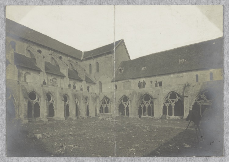 Cloître : deux des galeries