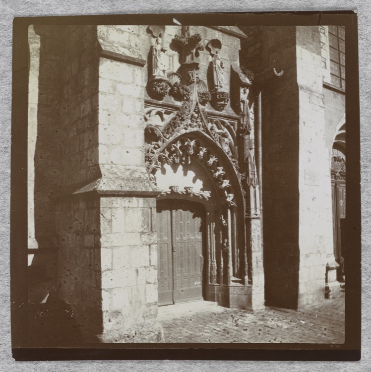 Façade ouest : porte nord