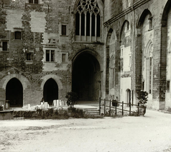 Vue intérieure de la cour